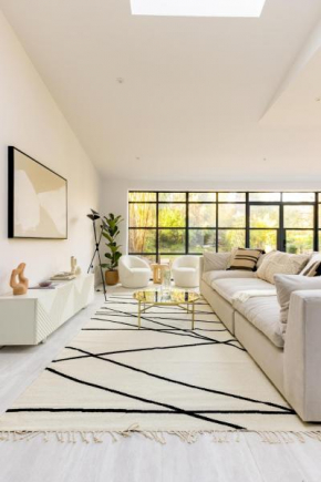 Beautiful large luxury home in London